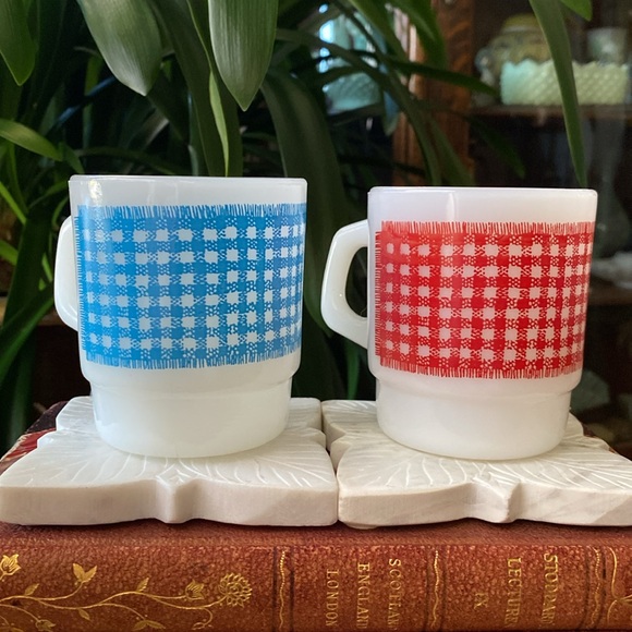 Pair of Fire King Gingham Plaid Anchor Hocking Blue + Red Milk Glass Mugs VTG - Picture 5 of 12